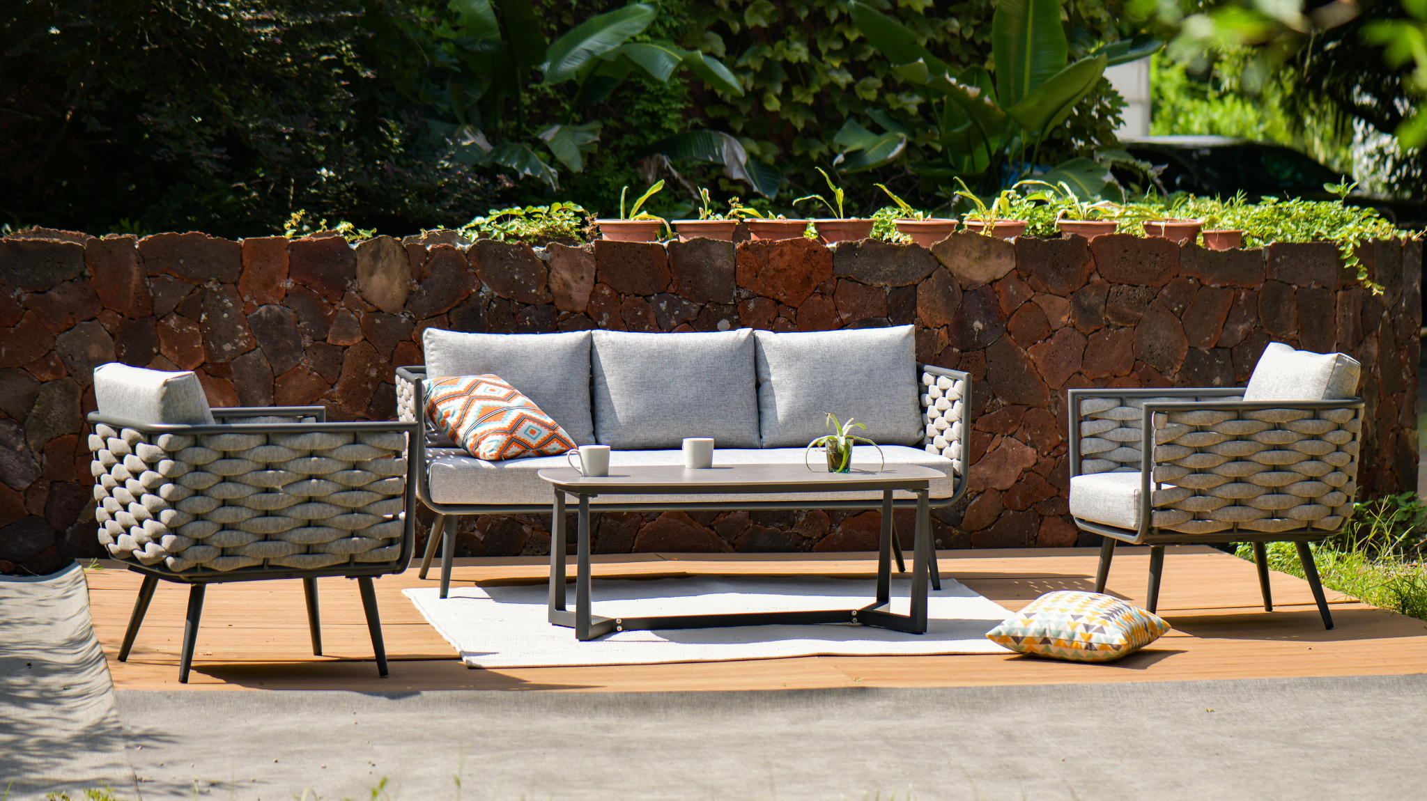 The Complete Guide to Outdoor Seating: From Outdoor Sofas to Garden Lounges