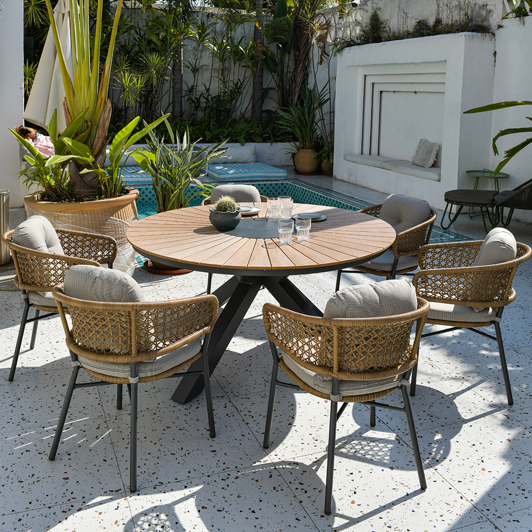 Outdoor Round Dining Table