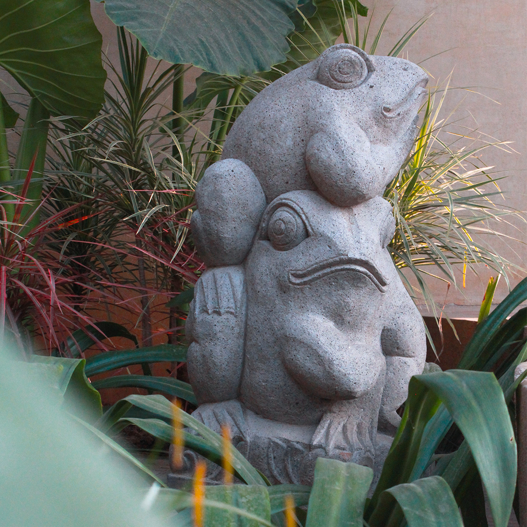 garden accessories and decor