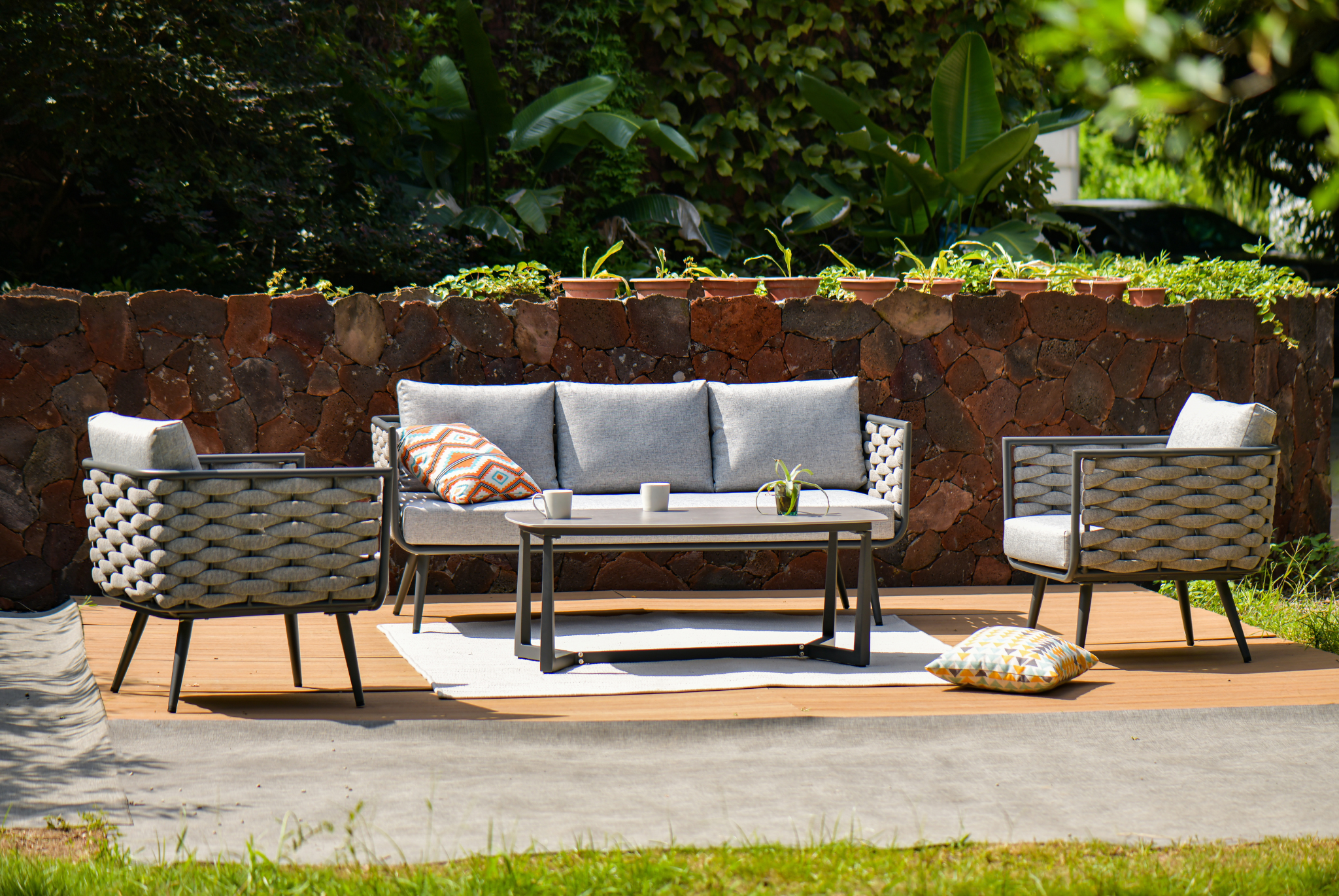 The Complete Guide to Outdoor Seating: From Outdoor Sofas to Garden Lounges