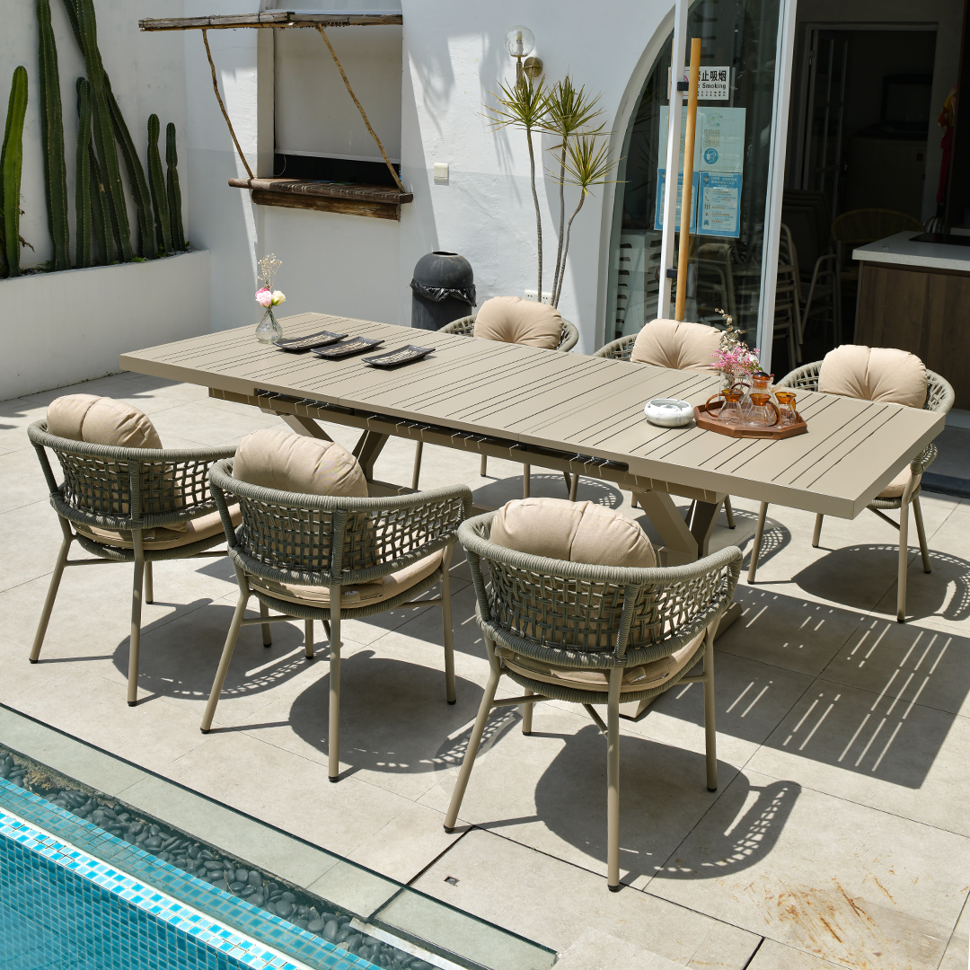 Outdoor Extendable Dining Table 