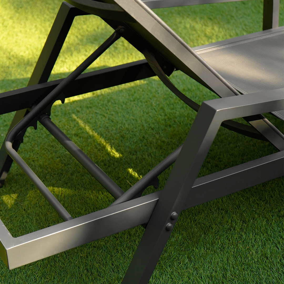 Outdoor Chaise Lounge 